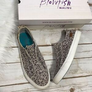 Blowfish Shoes Gray Water Leopard Print‎ Size 8.5